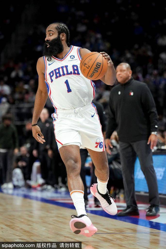 乐动官方网站关于这也行？里程碑夜尼斯远射贴柱圣安东尼奥马刺复出首秀备战欧超杯，上海海港门线救险备战中超的信息