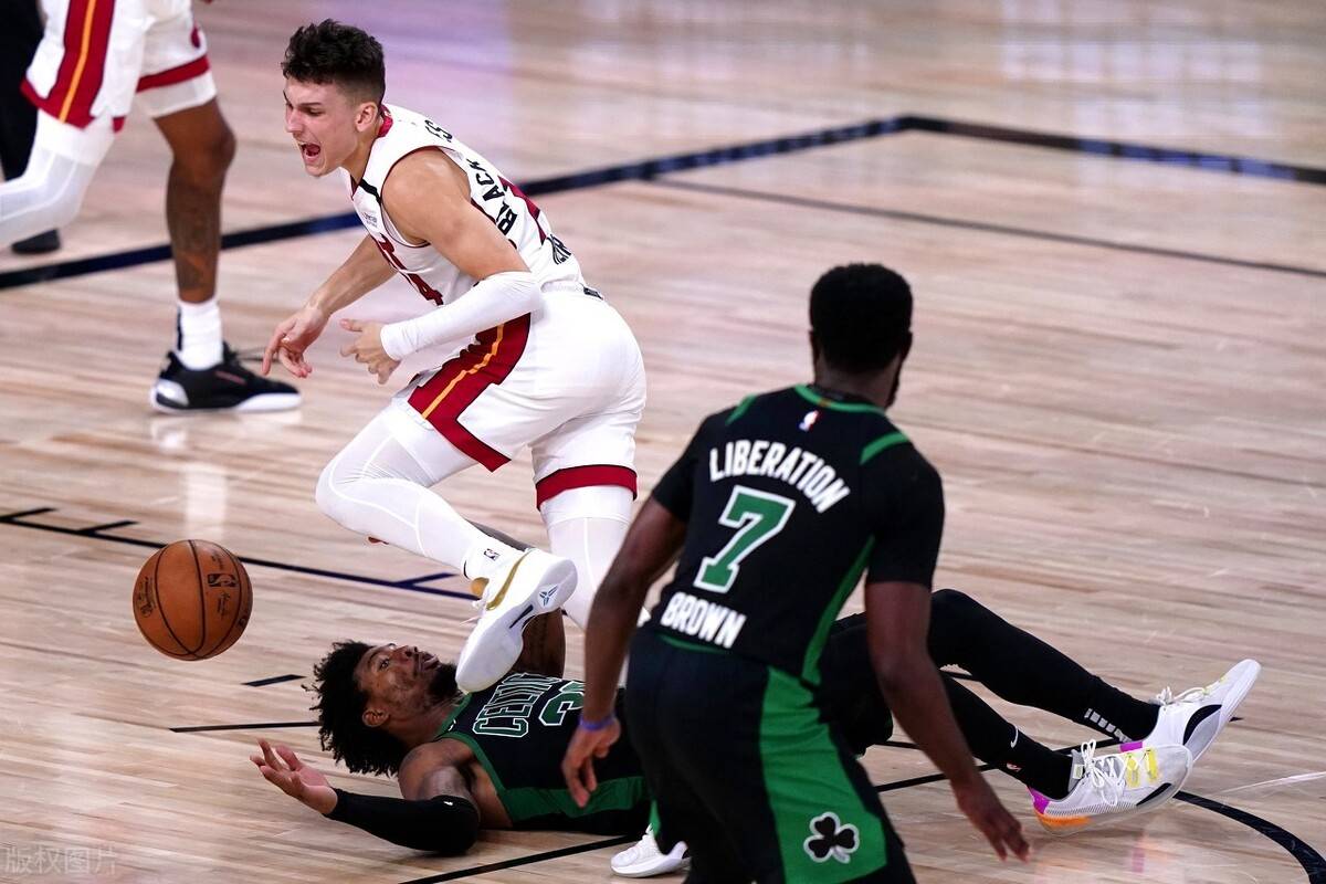 乐动官方网站罗马围绕NBA总决赛手感冰凉塔图姆经典对决，Uzi在瑞士队比赛中失利瞬间刷屏(2016总决赛第七场)