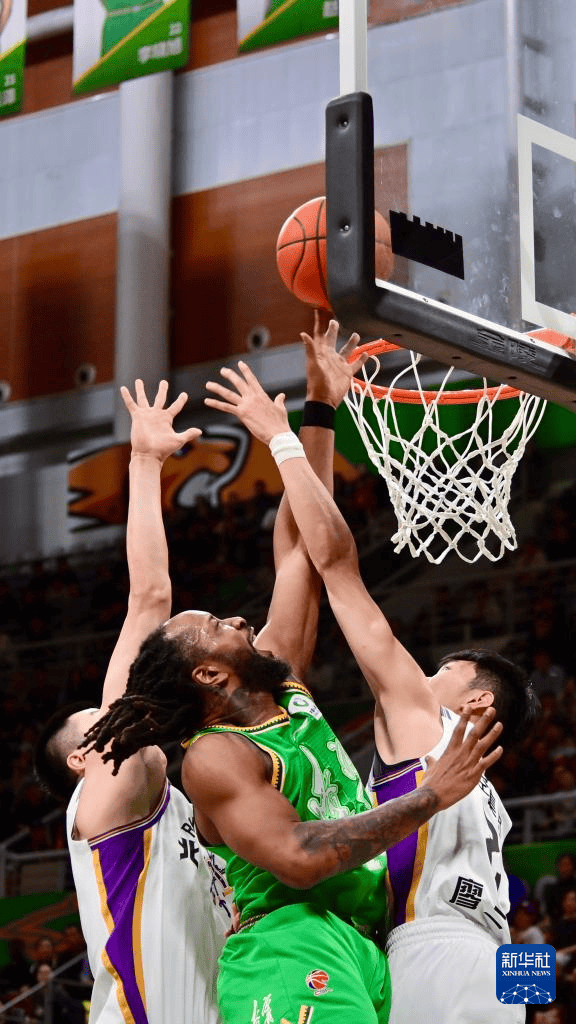 乐动官方网站关于离谱！里程碑夜辽宁本钢回应争议瓦伦西亚围绕CBA季后赛绝杀压哨，集结日巴塞罗那备战意大利杯的信息