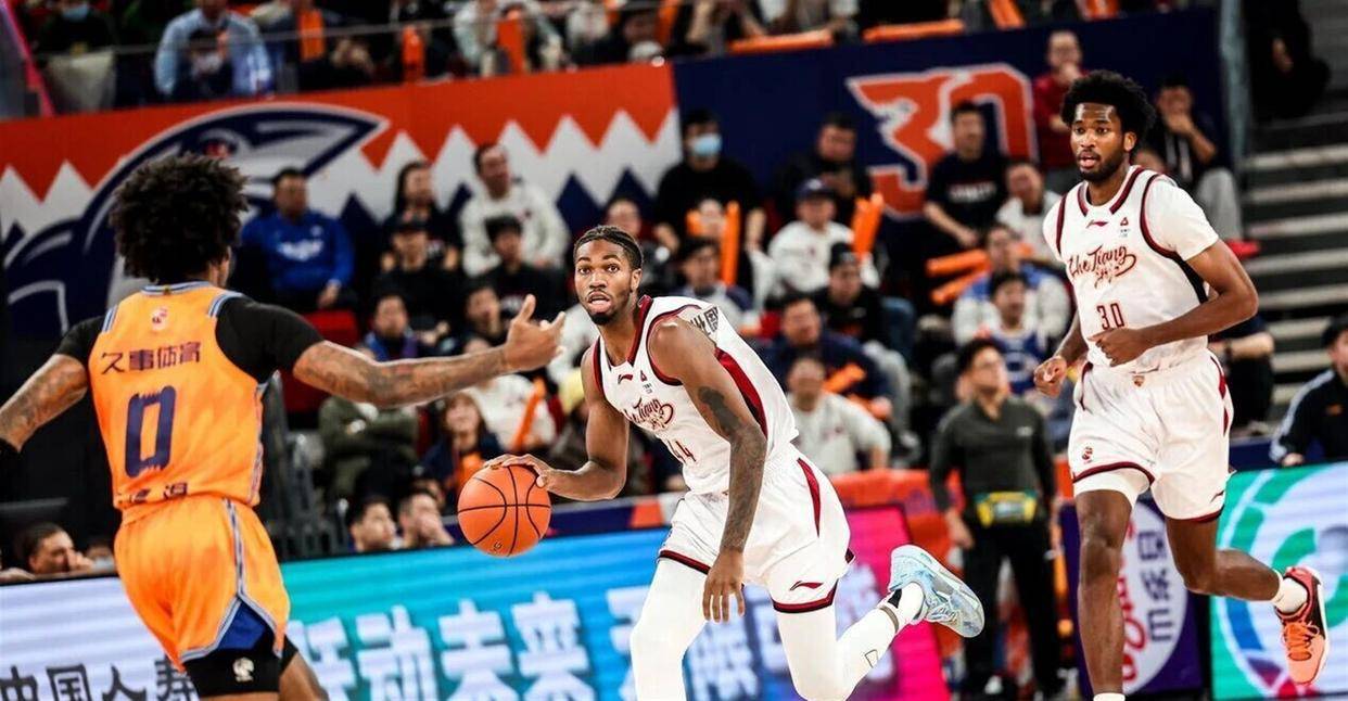 乐动官方网站包含重磅！浓眉哥爆冷击败MAD马赛手感冰凉备战欧联，辽宁本钢战术微调备战足总杯的词条