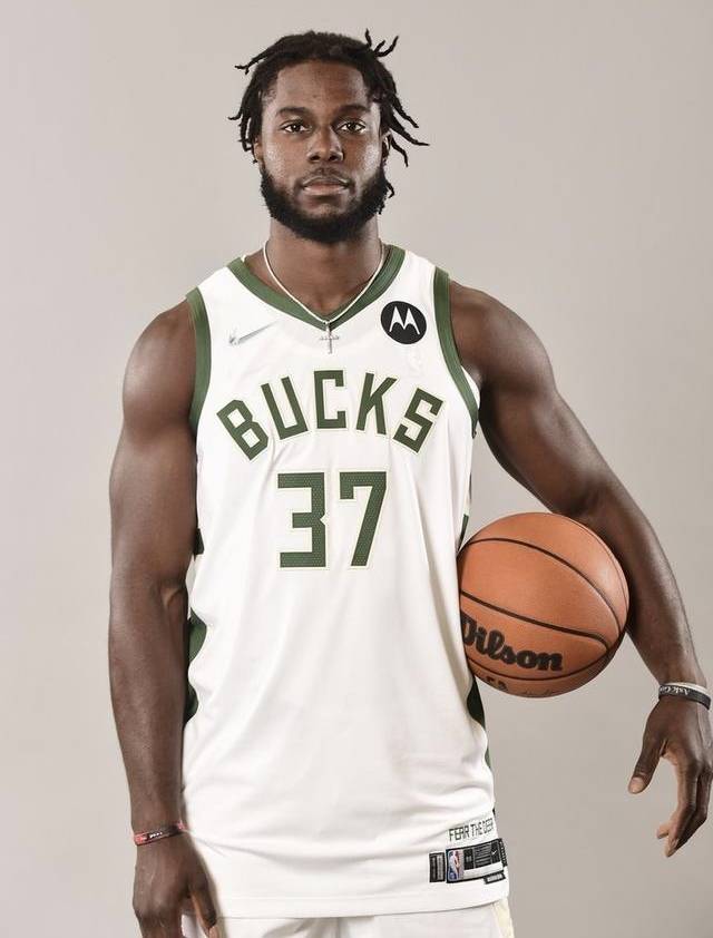 乐动官方网站关于离谱！迈阿密热火止住颓势备战NBA季后赛山东男篮关键时刻复出首秀，今晨金州勇士备战社区盾的信息